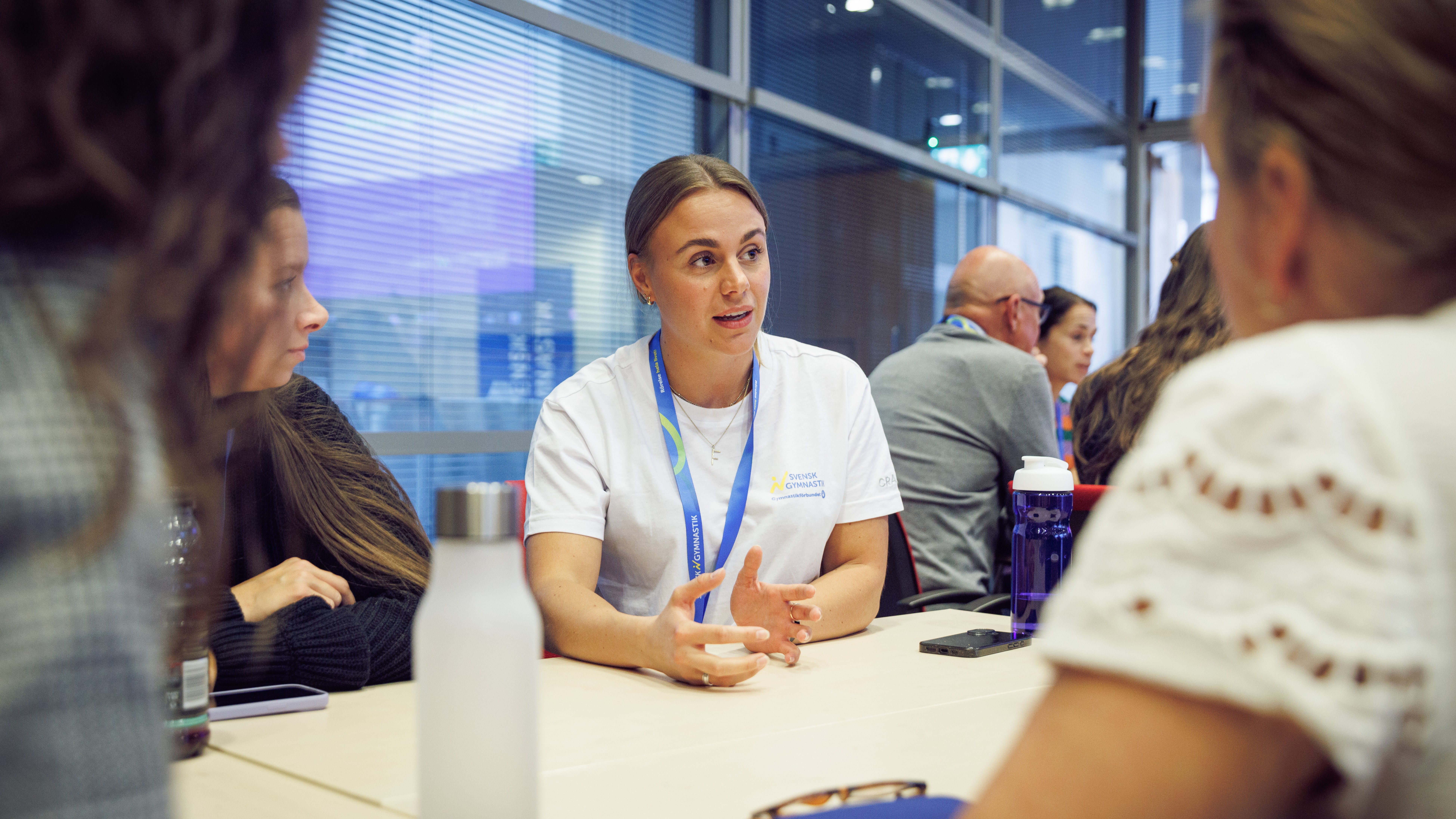 bild från samtal kring bord under gymnastikforum 2025